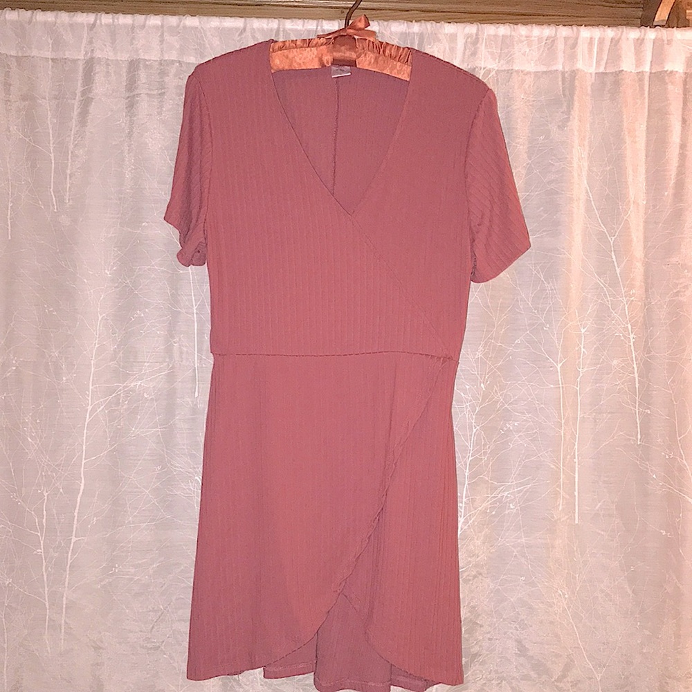 (EUC) Mauve Colored V-Neck with Short Sleeves Ribbed Dress